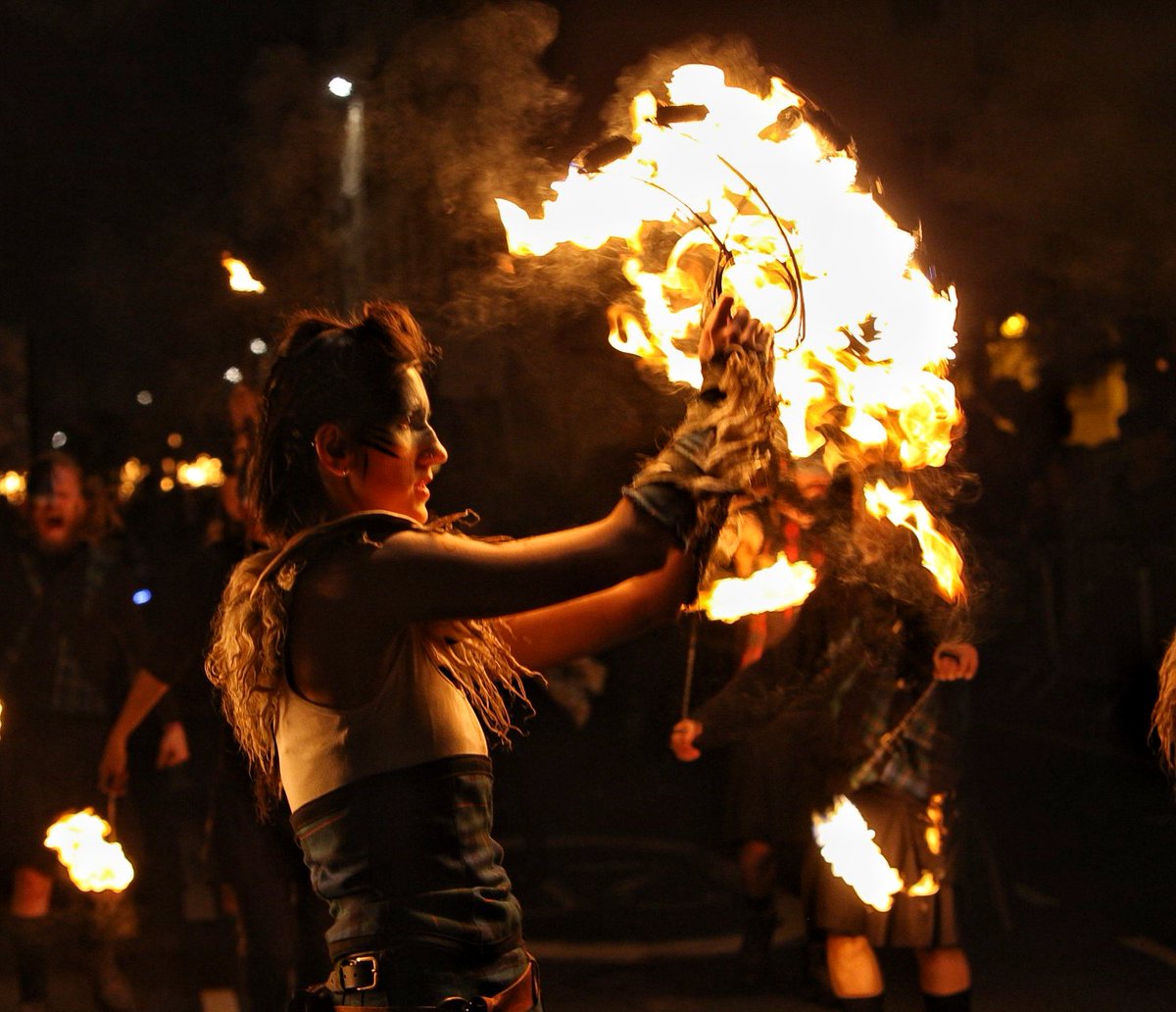 TravelCatsBlog's tweet photo. Some moments from tonight's Torchlight Procession in #Edinburgh. The event kicks off the start of the Hogmanay celebrations in the city! 🔥

🎆  #EdHogmanay #FestivalCity #thisisEdinburgh #Hogmanay #NYE https://t.co/atBcVThkWS