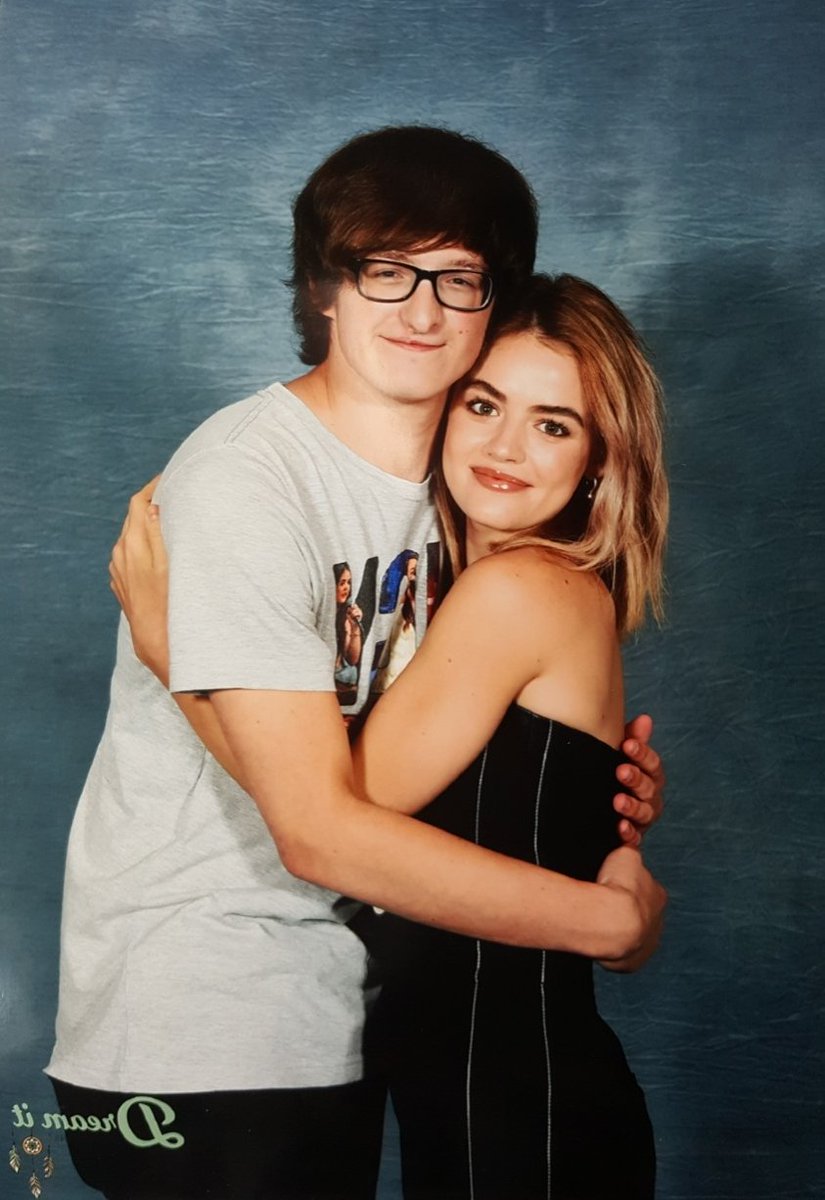 smileymiley_AT's tweet image. I also reunited with @lucyhale in Paris for 3rd time ❤❤❤ THANK YOU @DreamitCon for making it happend ❤❤❤❤❤ i hope she comes back next year #BTTD