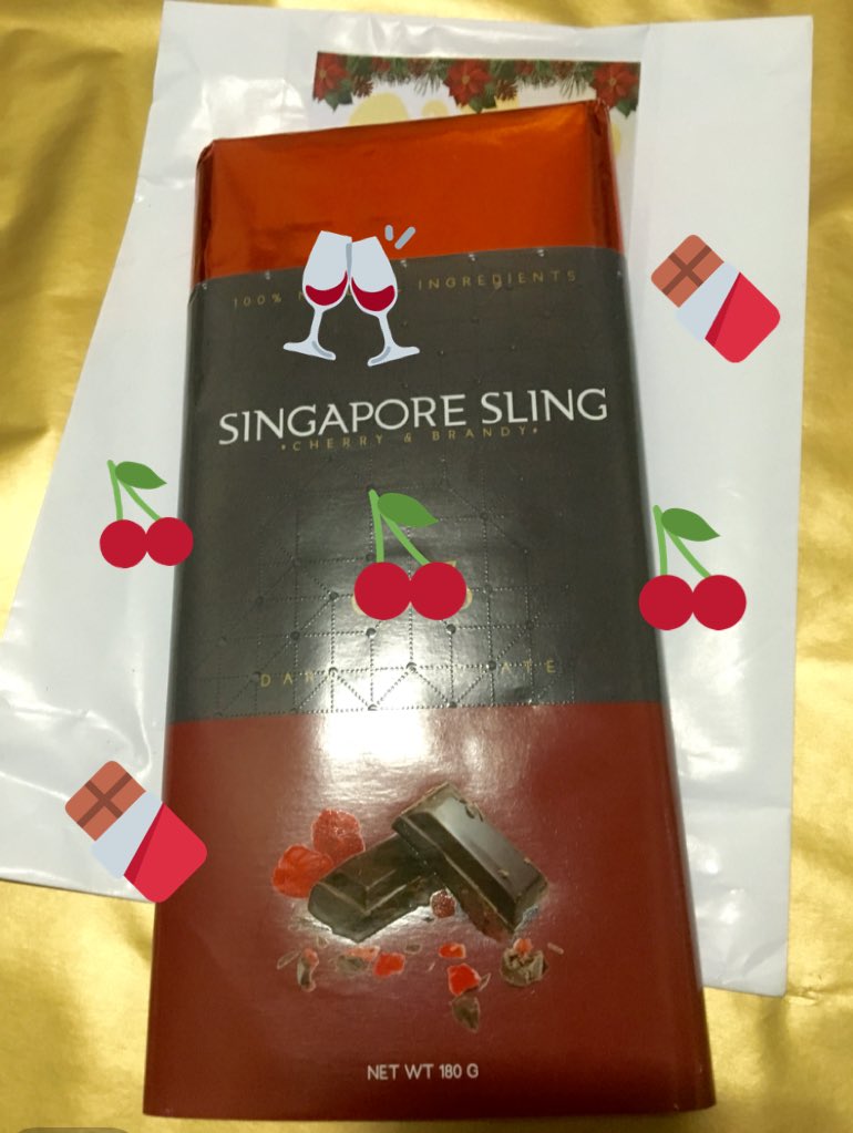 Happy New Year ❤️❤️❤️🍸Sweets #singaporesling #singaporeslingcherryandbrandy💋 #holidays #💄👠🍷🍷 #HappyNewYear2019 #evenings🎄💚🌛 @ShangriLaHotels @EdsaShangriLa @hotelshangrila #holidayseasongifts🎁🎊🛍 #darkchocolatecherryandbrandy✈️🍫🍾 #singaporegirl