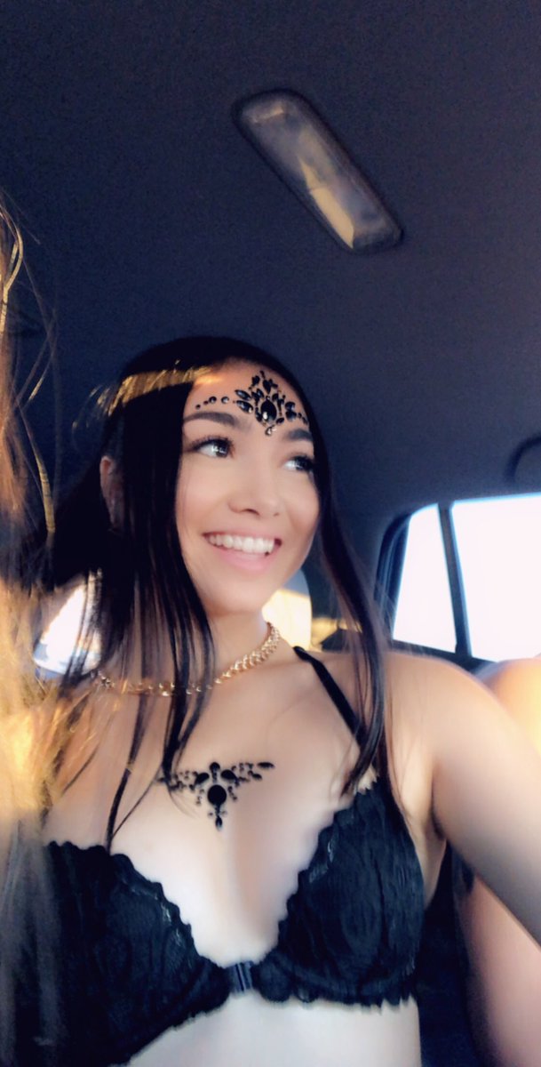 uhmkiara's tweet photo. Had to take some pics before we got TOO lit 🤪 https://t.co/PSTCZTPbWa