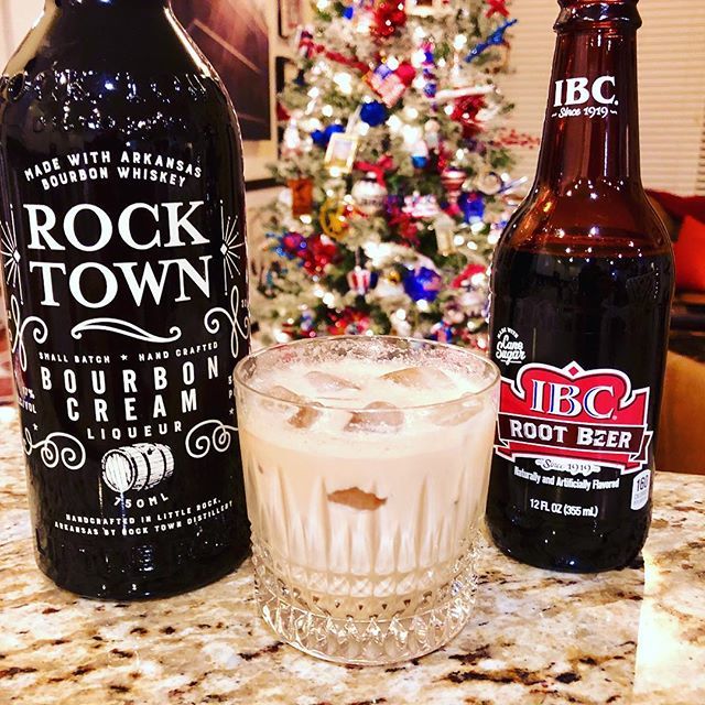 WooPigFoodie's tweet photo. Root beer float. Rocktown Bourbon Cream over IBC Root Beer.
.
.
.
@rocktowndistill #bourbon #bourboncream #ibcrootbeer @waterfordcrystal #rootbeerfloat https://t.co/uXbko09Eqv https://t.co/CP7bR8o1fK