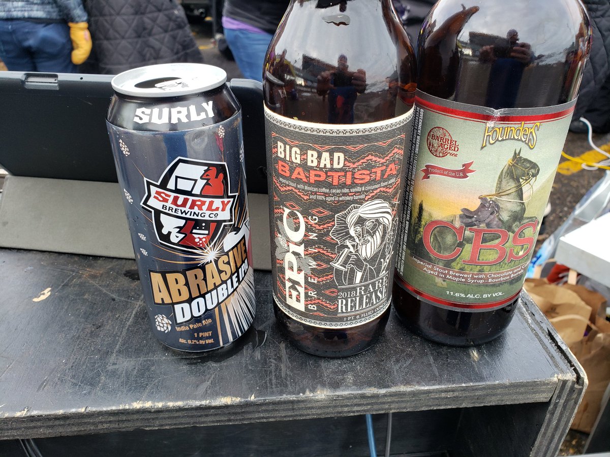 Rowebote's tweet image. Tailgate beers at @usbankstadium for the @Vikings game with @dutchbrown @foundersbrewing @EpicBrewing @surlybrewing
