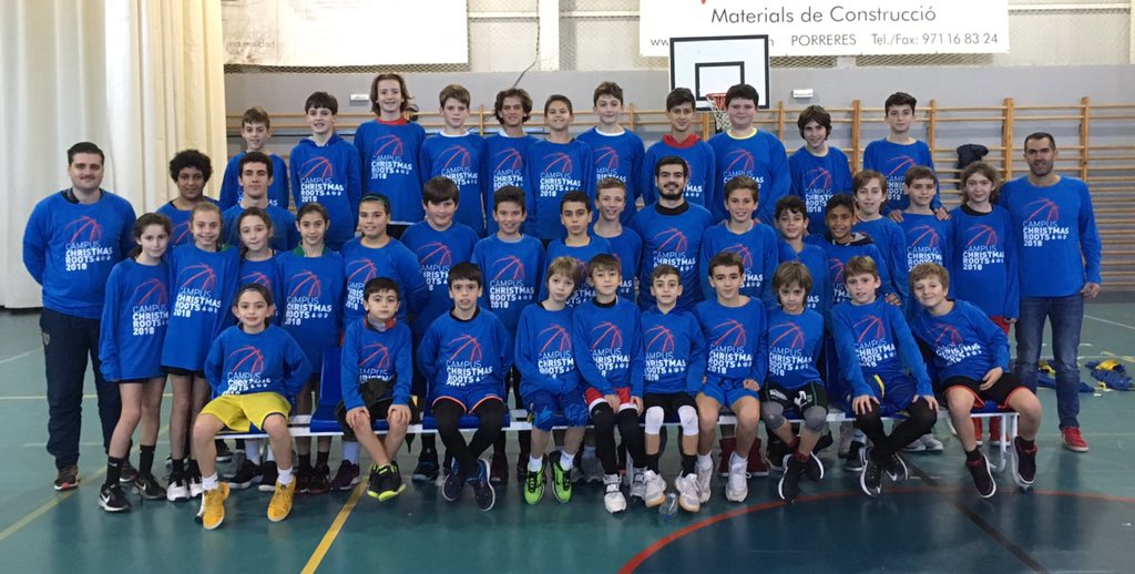 MestreCerda's tweet photo. Chistmas Roots 2018!

Col.laborar amb entrenadors com en Pere Estefanell, Héctor Sanchez, Joan Toni Garduño, Jaume Artigues fa que tot sigui molt fàcil! I si, ademés s’inscriuen jugadors/es que realment tenen interés en millorar i divertir-se, un èxit assegurat! https://t.co/HeC8naFbiC