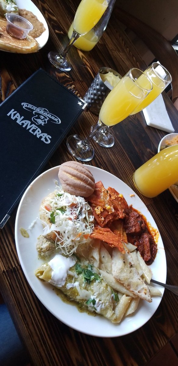 Lupee24's tweet image. Tweeting what I said earlier into existence. Last Sunday Brunch of 2018 at Kalaveras in Bellflower, California. 💯😋😈 #BombAF #SundayBrunch #BottomlessMimosas #Buzzed