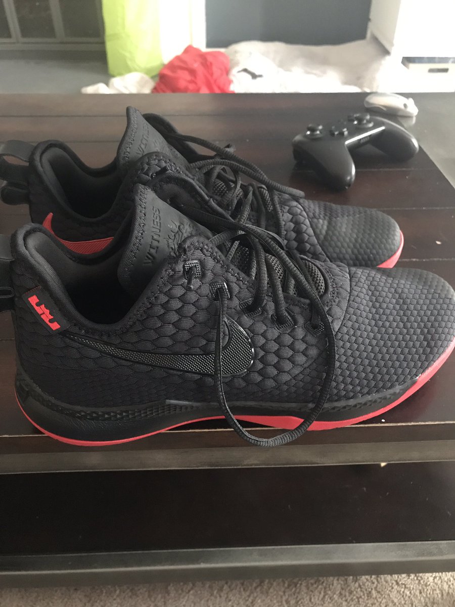 JacobeHarding's tweet photo. @nikebasketball Bought these at @dickssportingss less than 2 weeks ago for $96+. Now they're busted and dicks says they will only give me $70 despite seeing my purchase history in apple pay. WTF? Any help? https://t.co/VJ9pt52m3J