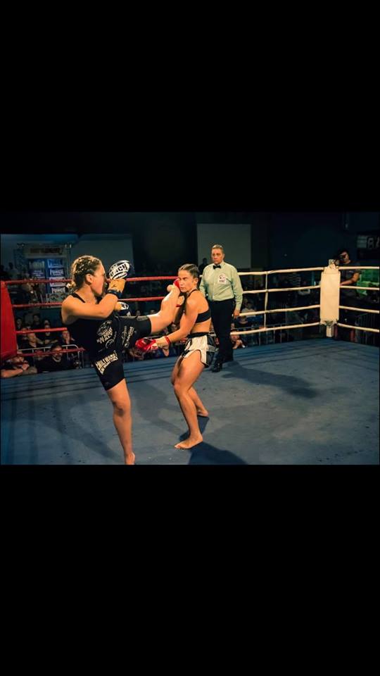 TeamKaiMuay's tweet photo. Abbiamo sfiorato anche la cintura Intercontinentale WBC di Muay Thai. La nostra Emily Wahby, in una dura trasferta australiana, ha combattuto sfiorando la vittoria contro l’atleta di casa (incontro annullato poi a causa di errori arbitrali). #kaimuay #muaythai #fighters #kickboxe https://t.co/otgGbSoEZT