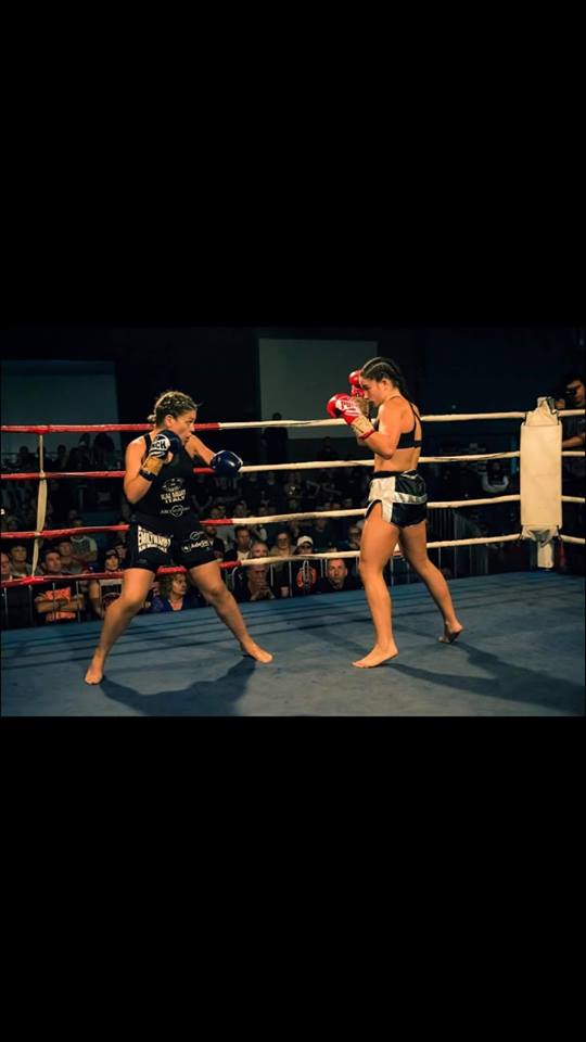 TeamKaiMuay's tweet photo. Abbiamo sfiorato anche la cintura Intercontinentale WBC di Muay Thai. La nostra Emily Wahby, in una dura trasferta australiana, ha combattuto sfiorando la vittoria contro l’atleta di casa (incontro annullato poi a causa di errori arbitrali). #kaimuay #muaythai #fighters #kickboxe https://t.co/otgGbSoEZT