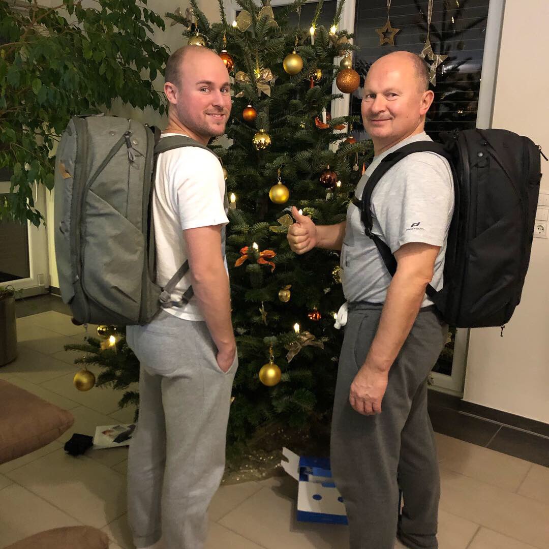 TobiasKnabe's tweet photo. #bagbrag #peakdesign #travelline #sage #black #everydaymessenger #5lsling #christmas #dad #gift @peakdesignltd https://t.co/axERa8Qhph