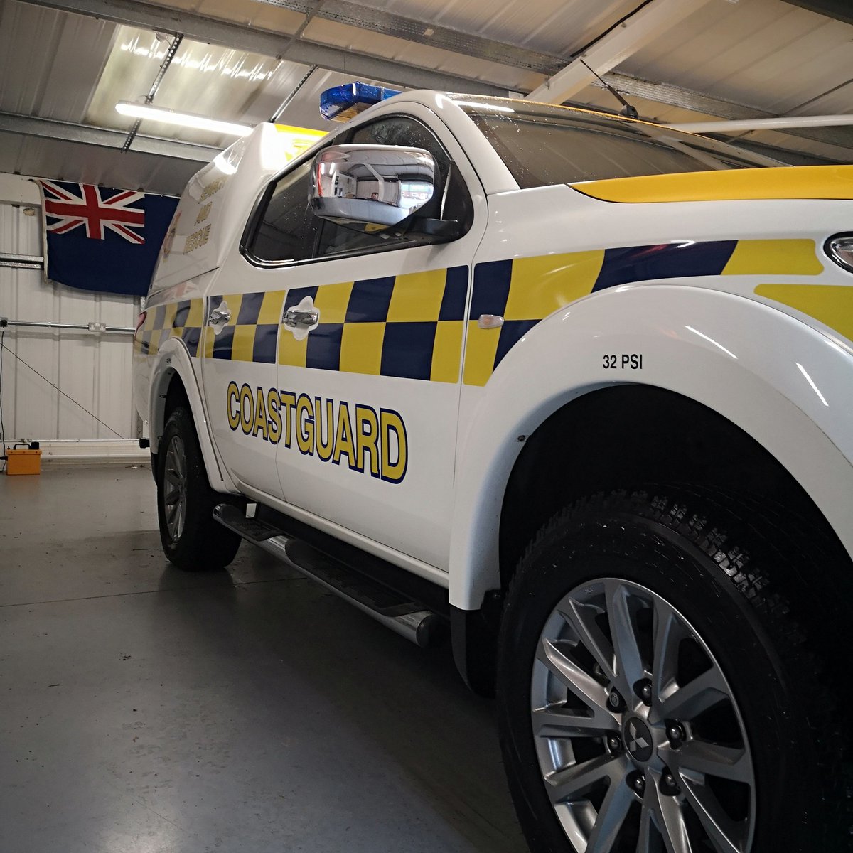 CRV washed and polished by <a href="/Bideford08/">Matt Cox</a> ready for a pr exercise on new year's Day with <a href="/AppledoreRNLI/">R.N.L.I Appledore</a> and <a href="/visitwestwardho/">#VisitWestwardHo!☀️️</a>