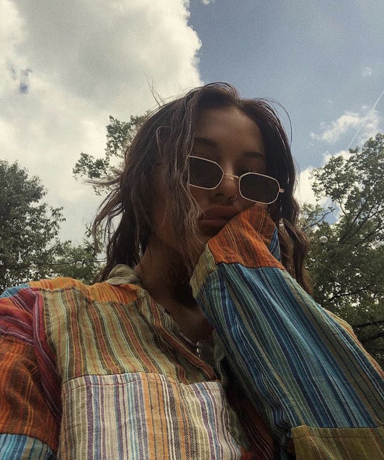 ColumbiaRecords's tweet photo. Pretty sure @lennonstella is the 👑 of #SelfieSunday. https://t.co/XCrI1j632v