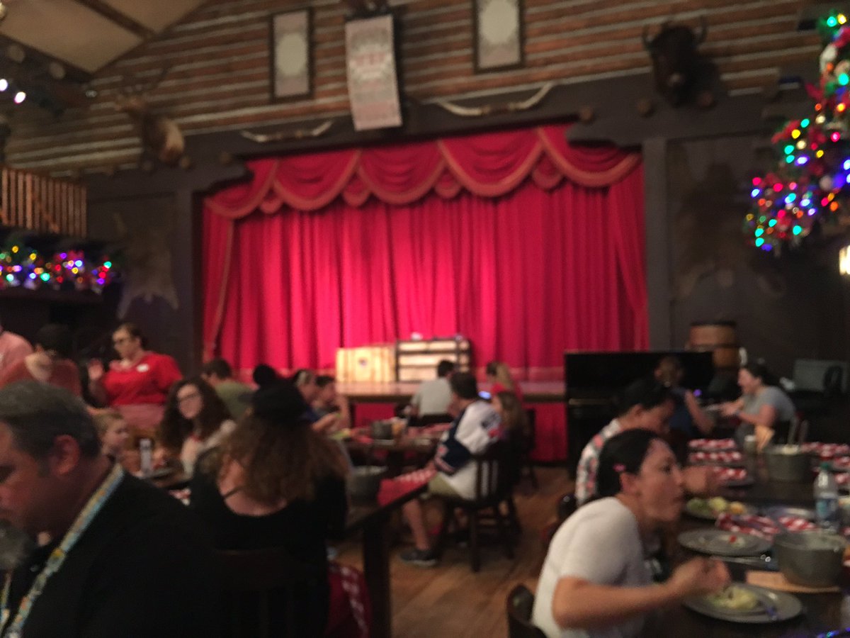 MouseLifePod's tweet photo. Seats aren’t too shabby. 😊 #HoopDeDoo #FortWilderness #MouseLifeAtDisney https://t.co/bvhd0qWSEh