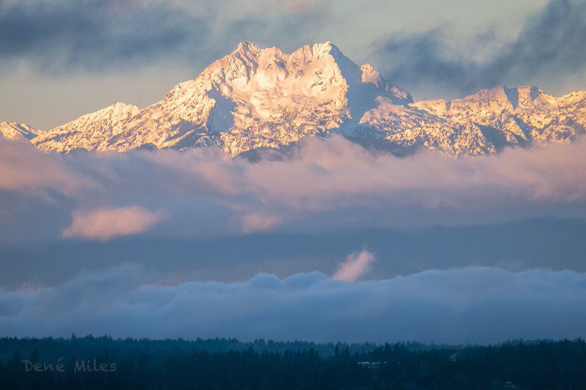 DeneMiles's tweet photo. The Olympics in their beautiful winter coat.  When I was taking these photos, a guy came by and told me we haven't had snow on those mountains in 20 years.  So yeah, it's a pretty special occasion 😛☃️ https://t.co/e2Xv9GPjWT
