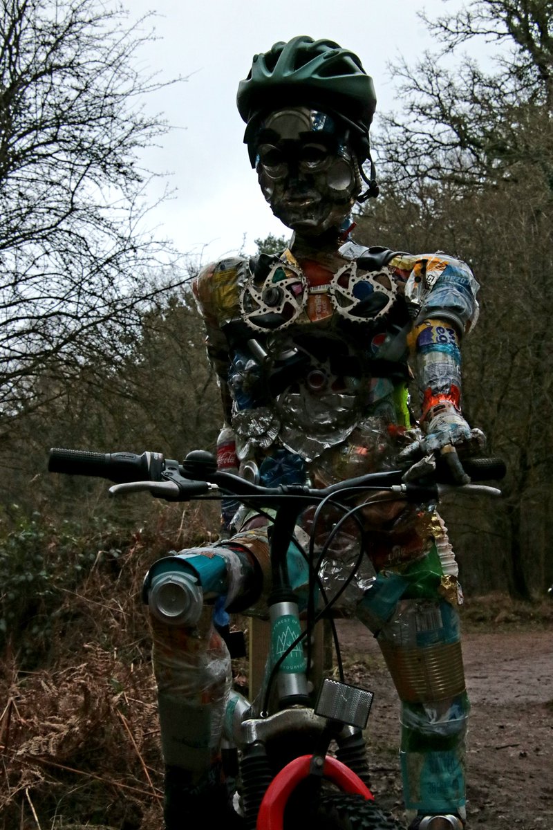 GreavesToni's tweet image. Made from old bike parts and discarded pieces of litter which can be found in the FOD #Gloucestershire, this sculpture by @michelle3duk aims to remind people to take their litter home and dispose of it responsibly.