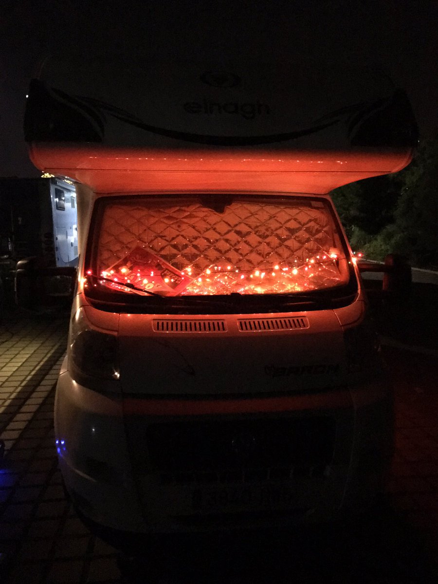 diariocaracol's tweet photo. #Navidades en la mejor compañía @SobreCampismo @Magic2i3 y #autocarava #Catalunya #cambrils #calzotada #sunset #Feliz2019 #pazyamor https://t.co/mzK8THSRF2