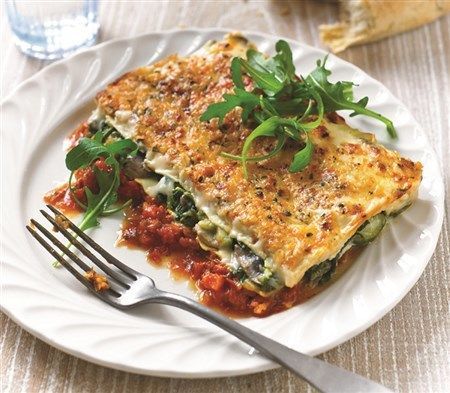 For New Years Eve skip the over priced restaurant 
End 2018 with a hearty Beef Lasagna or Roasted Vegetable Lasagna 🍅 ✨