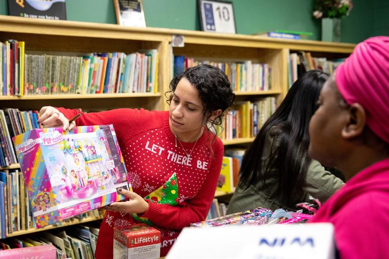 SNMA's tweet photo. Student-doctors give back with annual #Christmas event for families
More than 80 @LibertyMedicine student-doctors lead by the #SNMA took a break from studying to give back to the Lynchburg community. Read more, https://t.co/7o2j7Mh3DO #SNMAserves @SNMARegionVI https://t.co/dPmgi91Nf9