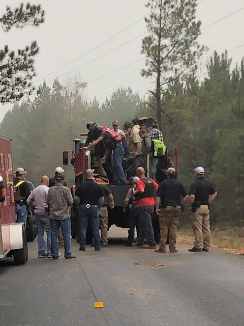 MSEMA's tweet photo. Great job by responders in Perry County with a rescue off the Leaf River Sunday. Photos by MEMA Area Coordinator Tim Gordy. #msflooding #mswx #msema https://t.co/22lMXUrCLn