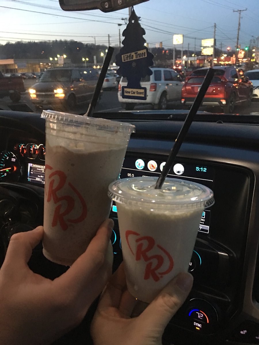 bri0039's tweet photo. @redrobinburgers Sorry Red Robin, your online order service needs improvement. The milkshakes taste much better in store and look at the size discrepancy. #altoona #redrobin #milkshakes https://t.co/yh2c2ts6vx