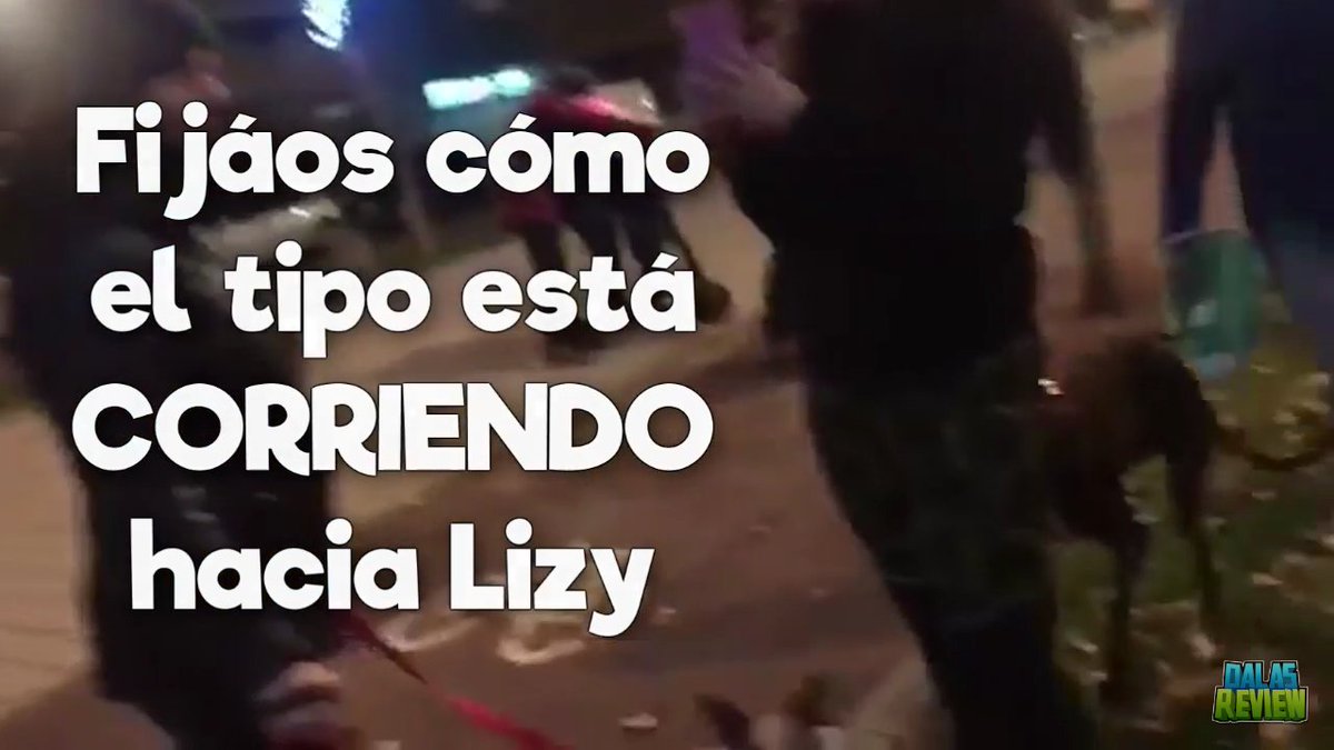 B1xing's tweet photo. @MIAREsproject Y esta la clase que mueves tú. Lo señalado es la mano del padre tuyo, si su mano fuera directamente al teléfono de Lizy se vería al menos su muñeca o sus dedos pero ahí lo que se ve es el antebrazo.
(La otra chica también estaba grabando y decidió atacar a Lizy jo) https://t.co/QYhbvSJfic
