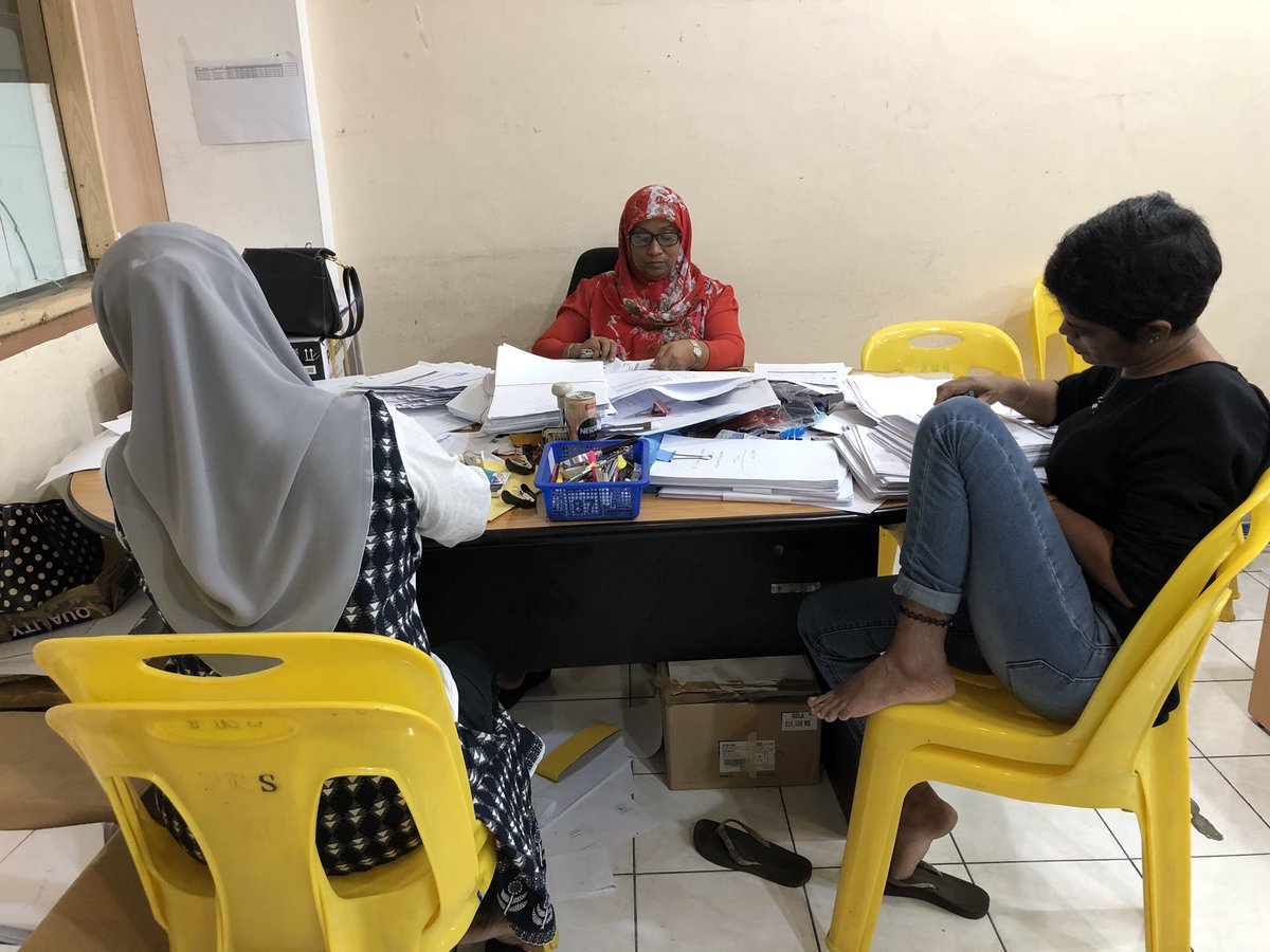 Gadin fathihu 03:27, adhives <a href="/MDPSecretariat/">MDP Secretariat</a> ge volunteer staffun thibee maadhan hedhunah <a href="/ElectionsMv/">Elections Commission</a> ah laan 33k plus form thah set kuran. <a href="/MohamedNasheed/">Mohamed Nasheed</a> <a href="/ibusolih/">Ibrahim Mohamed Solih</a>