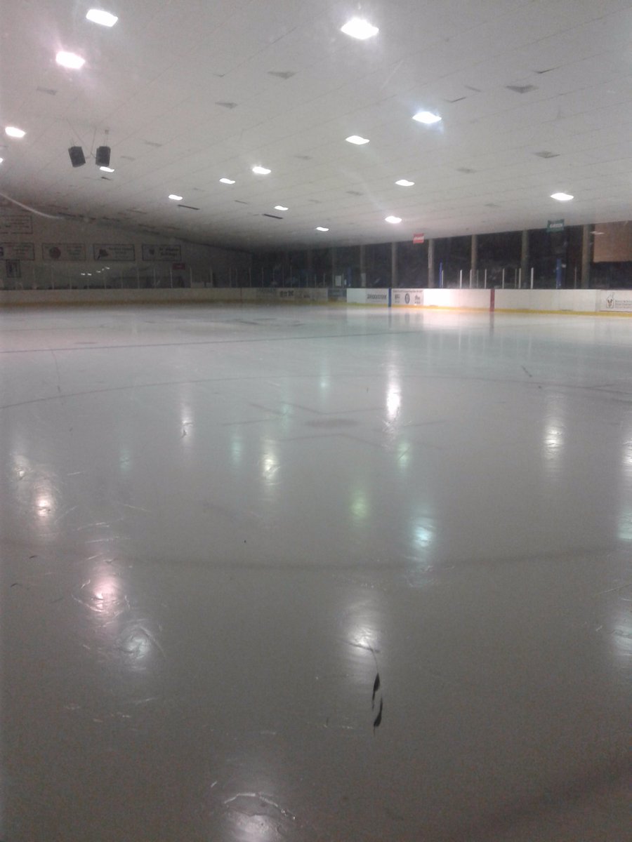 CRHRHockey's tweet photo. Well that's a wrap from @FriendsofFDIA for The 2018 #PurplePuck @NCHT_TCPH @WashPostHS @jkitsjulia @DMVHockey @DCSAASports #HockeyInDC #LightsOut https://t.co/geVR2B3ZsX