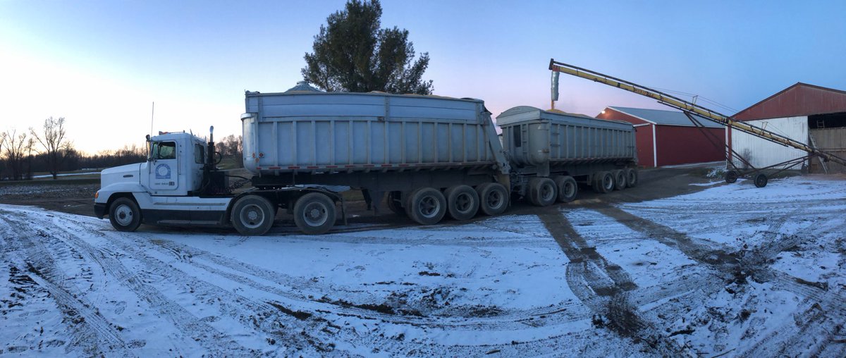 robertreese_4's tweet photo. Load on Sunday, haul on Monday #corn18 https://t.co/DivOZO0oUo