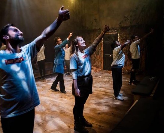 annaamabel's tweet photo. End of #ReturnToElmHouse- thank you @battersea_arts @SarahGwasQ . What a glorious thing it’s been, playing hide and seek before shows, making young children excited about a feminist pioneer, and having the best time with the best people. #veryBAC ❤️✨ https://t.co/HYIFya7cZR