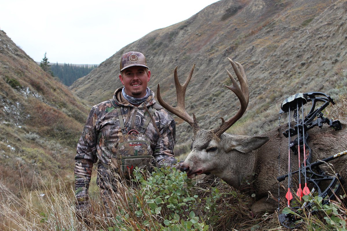 Dave Boody sent a Rampage arrow 50 yards to harvest this awesome muley! Congrats brother!

  #TeamBEA #BlackEagleArrows