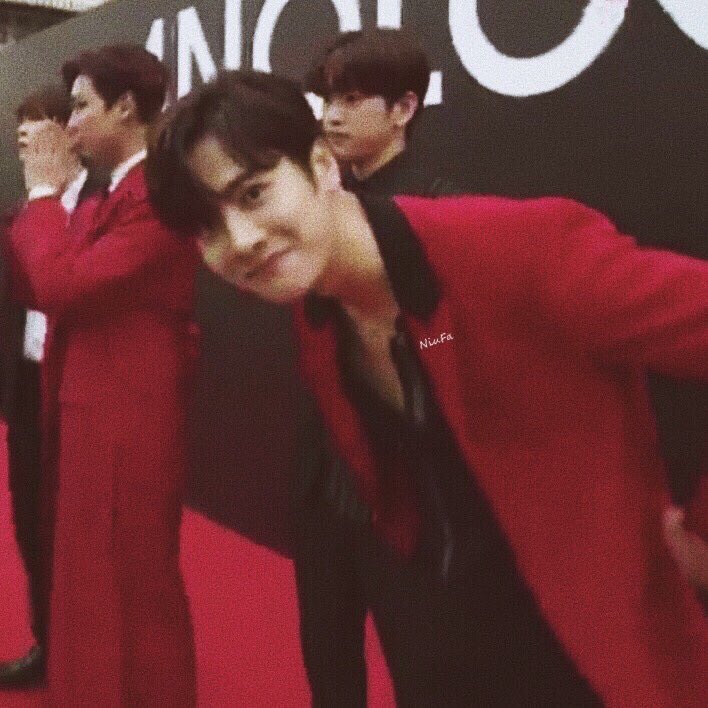 yookiro's tweet photo. I hate that JYP makes Jackson work his ass off and isn’t even giving him the spotlight he deserves soSoSO much!! I just hope that this beautiful angel is doing well 💞#NoMATForJackson https://t.co/M8XtPUtO0w