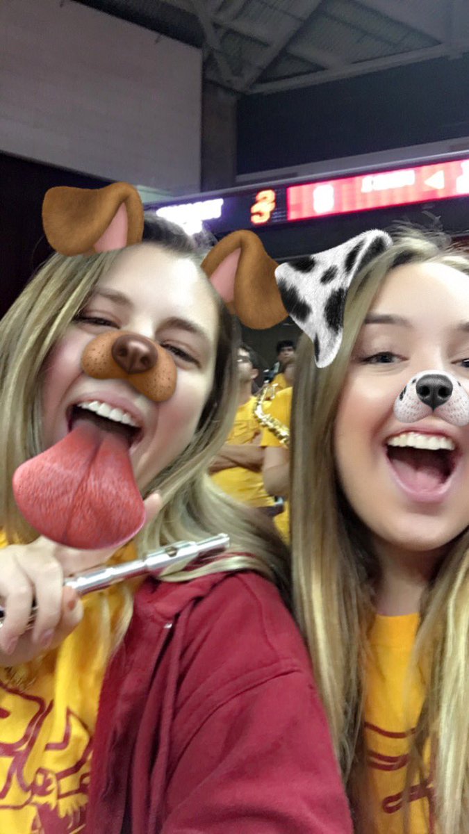 The TMB Flutes LOVE <a href="/USCWBB/">USC Women's Basketball</a> ❤️✌️ #USCSelfie