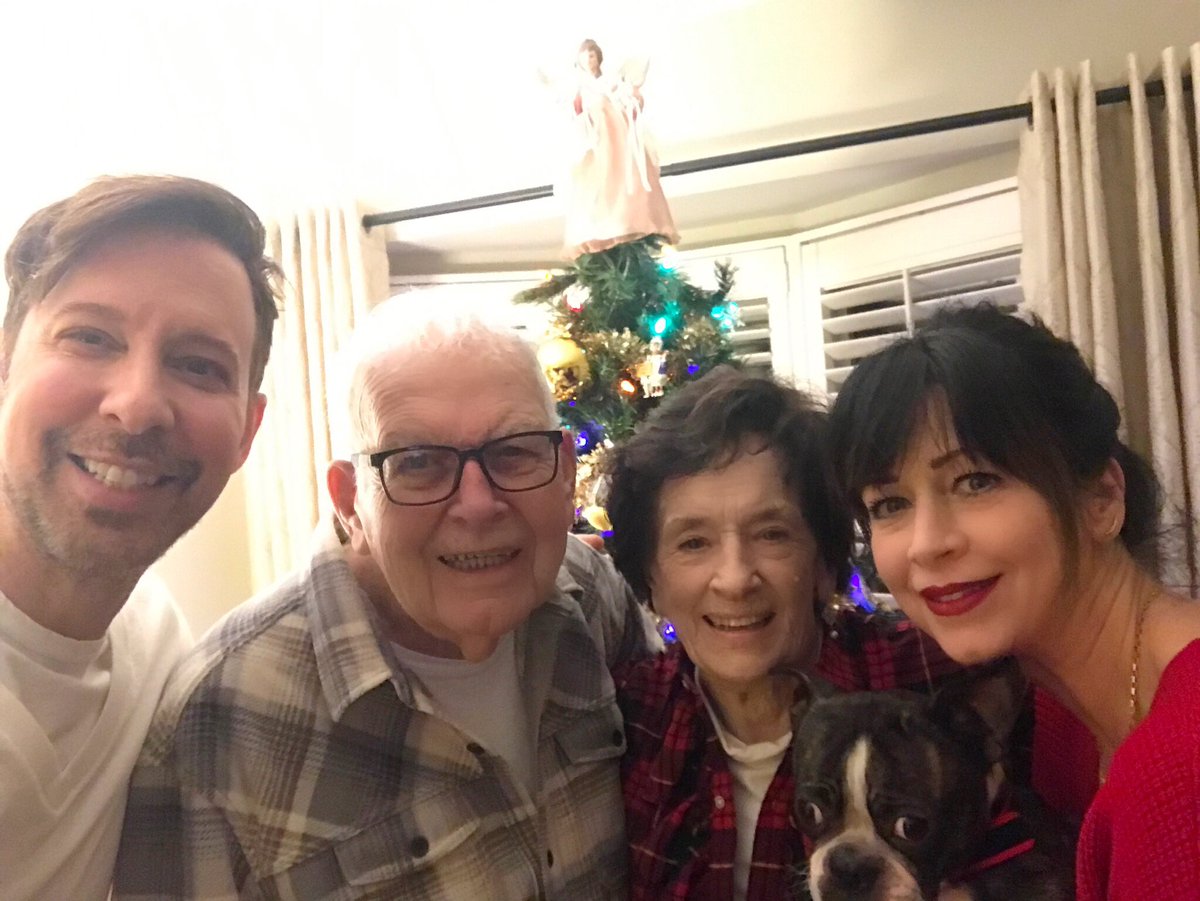 RealJeepGrl's tweet photo. ⁦Christmas Eve with ⁦⁦@2bjohnny⁩ , my loving Parents and #Duke(r) #blessed https://t.co/vgNPTsALWv