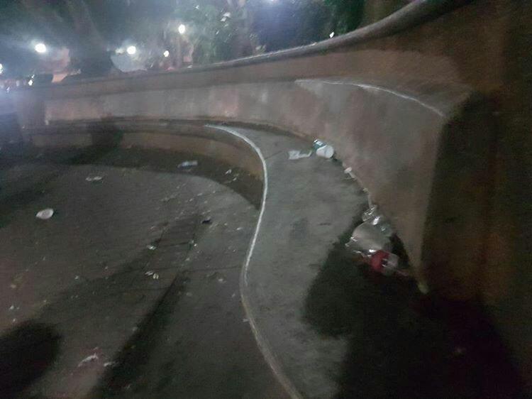 ultimahoraC4's tweet photo. David inundada de basura. Así ha estado por semanas el Parque Cervantes en la ciudad de David, Chiriquí. Tinacos llenos de basura y otros donde las personas no depositan la basura en los tanques. ¿Dónde está el @Municipio_David y @sachinforma https://t.co/XBQuiAfQBq