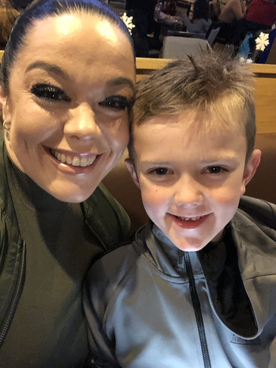 Reallisariley's tweet image. There is NOTHING in the world more wonderful than my family 💛💛💛#precious #pantotime #blessed