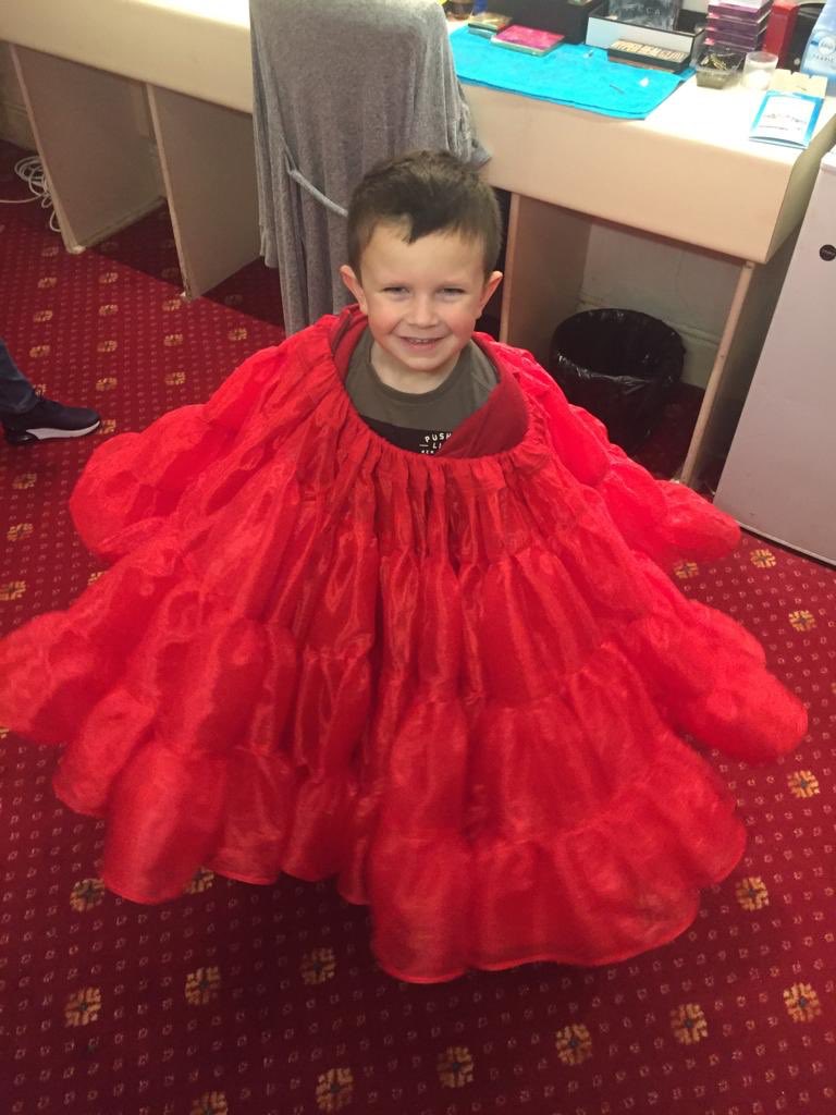 Reallisariley's tweet image. There is NOTHING in the world more wonderful than my family 💛💛💛#precious #pantotime #blessed