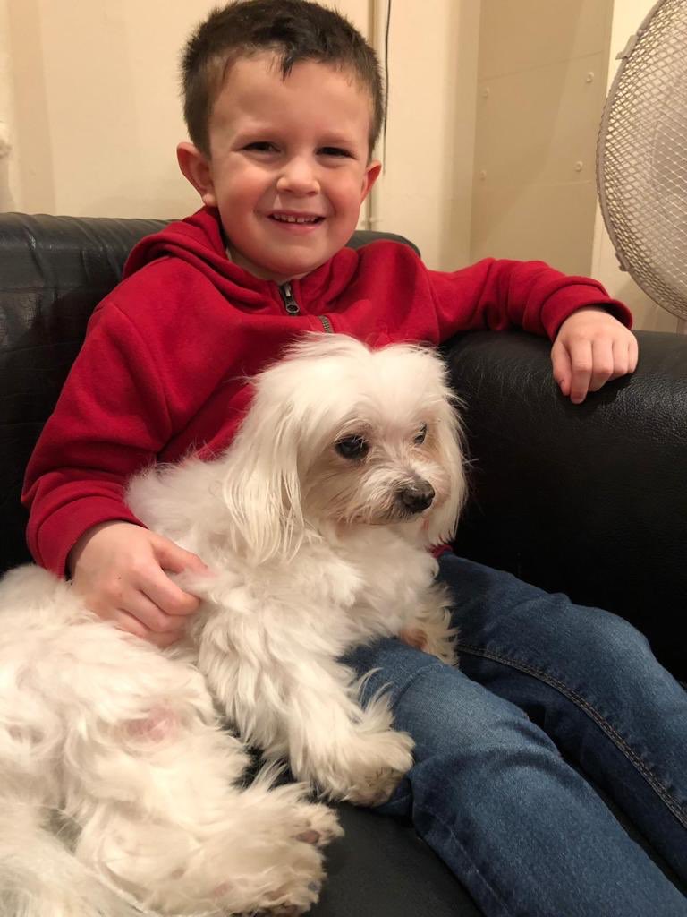 Reallisariley's tweet image. There is NOTHING in the world more wonderful than my family 💛💛💛#precious #pantotime #blessed