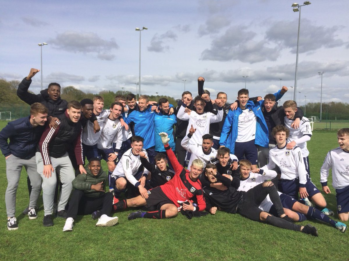 GuiseleyAFC's tweet photo. π | @GuiseleyAcademy won the National League Under 19's Division J title after going the whole season unbeaten scoring 107 goals.
They were also crowned the PGMOL VAR U-18 winners with the U16's side successful in the JPL National Elite Play-Off Final! #GAFC #2018Moments https://t.co/BWfPJA05B8