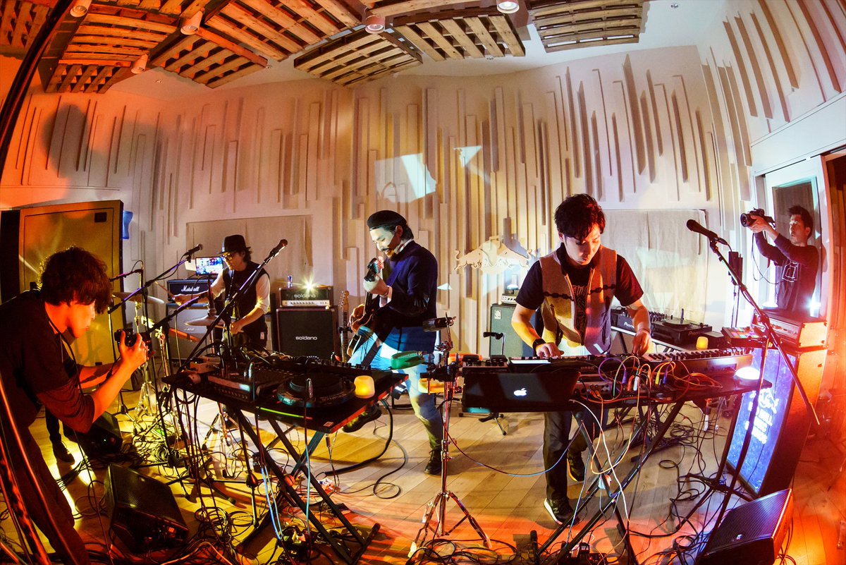 MUSlCSHARE's tweet photo. 視聴数はあまり気にしないと言いつつ、FRESH LIVEは13,000、Facebook LIVEは5,300を超えて素晴らしい〆となりました！さすがMUSIC SHARE激オシのバンドThe SAMOS！まだご覧になっていない方は是非年末年始にご覧下さいませ。https://t.co/AxCk7mbrJc
他にもFacebookページににたくさん写真ありますよ〜 https://t.co/hDZz0h7Xn5