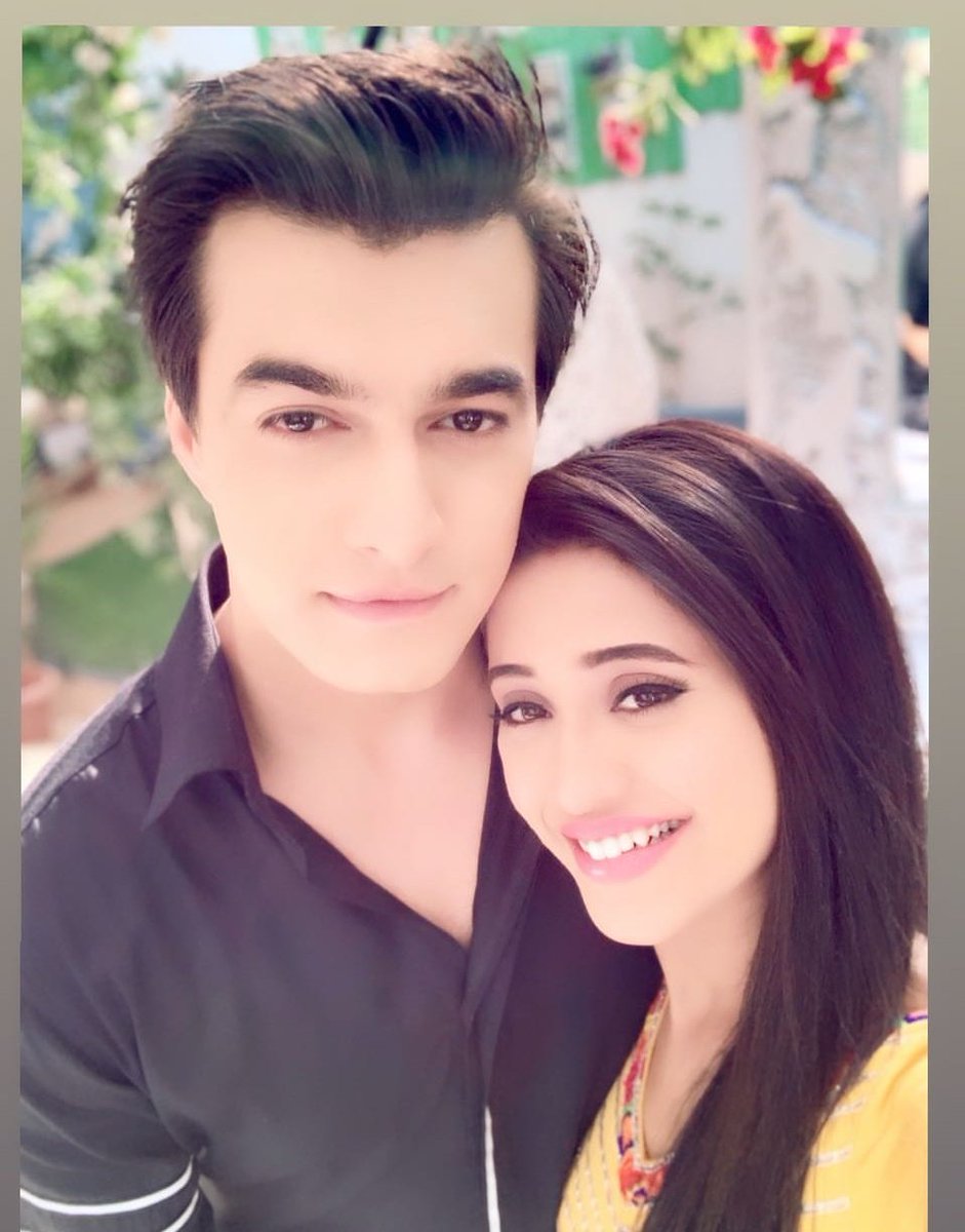 Rivanig98's tweet photo. Last tweet of #2018 with my #favpicsofkaira #Goodbye2018 #kaira #kairaforever #Yrkkh #mohsinkhan #momo #shivin #shivangijoshi #shivi @momo_mohsin @shivangijoshi10 @TeamMohsinkhan @team_kaira @momo_mohsin @shivangijoshi10 https://t.co/6iUkAdX4nd