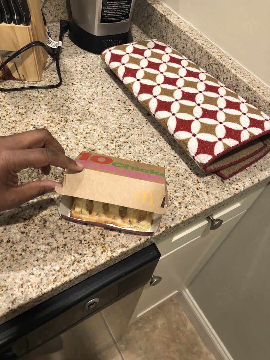 ASHSAND29's tweet photo. @McDonalds a few questions. Did you run out of apple pie boxes? Are you trying to hide the expiration date? Were you bored? #NotNugs https://t.co/qDWiwMODlJ