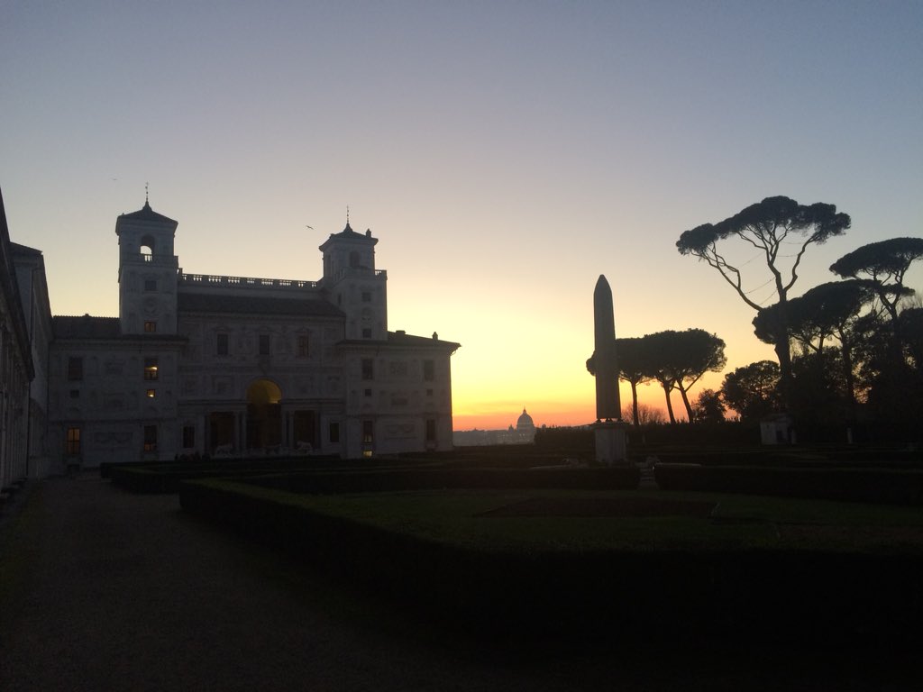 FraLeoncini's tweet photo. La veduta unica di Roma al tramonto da Villa Medici #30Dec2018 #Roma https://t.co/0427P6nMoo