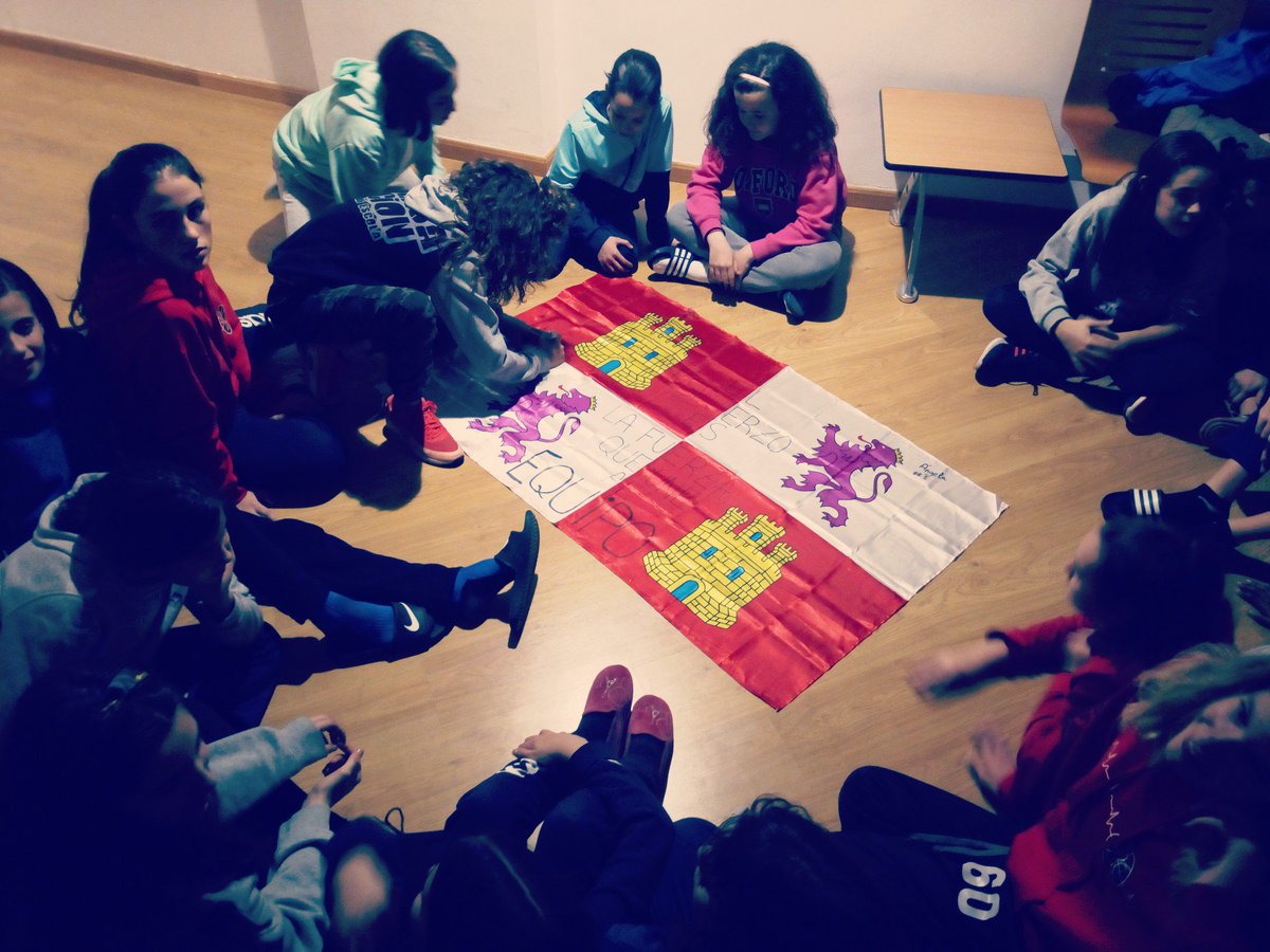 CristLazaro's tweet photo. Una generación ➕, que "echa a andar" 🏀 @FBCyL '07 #minicyl #fem ya calienta motores, con un objetivo en mente 👉 #mini2019 💪😎 #Esfuerzo #Fuerza #EQUIPO https://t.co/cQpuKJhQgd