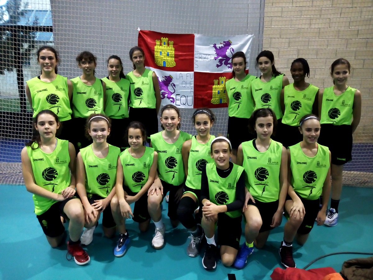 CristLazaro's tweet photo. Una generación ➕, que "echa a andar" 🏀 @FBCyL '07 #minicyl #fem ya calienta motores, con un objetivo en mente 👉 #mini2019 💪😎 #Esfuerzo #Fuerza #EQUIPO https://t.co/cQpuKJhQgd