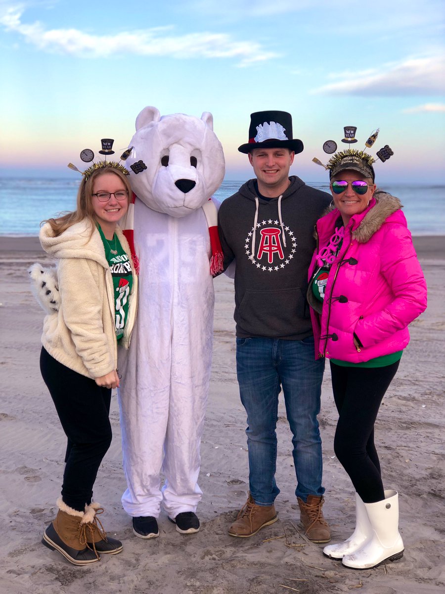 sjonas1225's tweet photo. #WTG @ChicagoBears 🐻!!! #luvPhilly we had our bday 🦅 polar bear #closeenuf! #2019 🦅💚🖤🙌 https://t.co/7pRMPLSVai