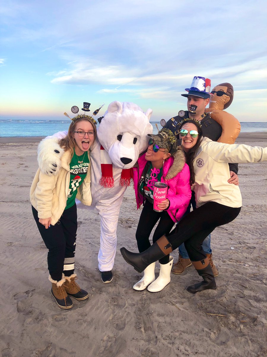 sjonas1225's tweet photo. #WTG @ChicagoBears 🐻!!! #luvPhilly we had our bday 🦅 polar bear #closeenuf! #2019 🦅💚🖤🙌 https://t.co/7pRMPLSVai