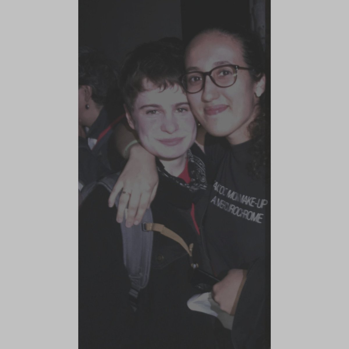 _SrhMhd's tweet photo. 5 ans entre ces 2 photos. 6 shows entre temps.
Je t'ai rencontrée la tte 1ère fois au festival @LesNuitsSecrtes. Je ne t'aimais pas encore comme aujourd'hui mais quelle claque dès les premières secs de Starshipper ! Depuis je te voue une folle admiration. Je t'aime.🌹 #MerciChris https://t.co/lFA3pclP7w