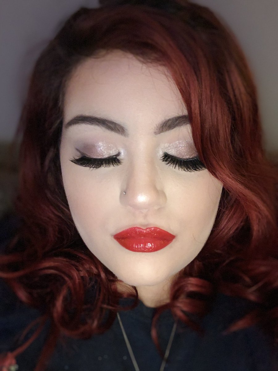 alfordmommy's tweet photo. If your false lash isn’t a lil off did you really wear them?!? #glam #biglashes @senegenceinternational @tartecosmetics #proofisinthepicture https://t.co/DfKyWRFJbz