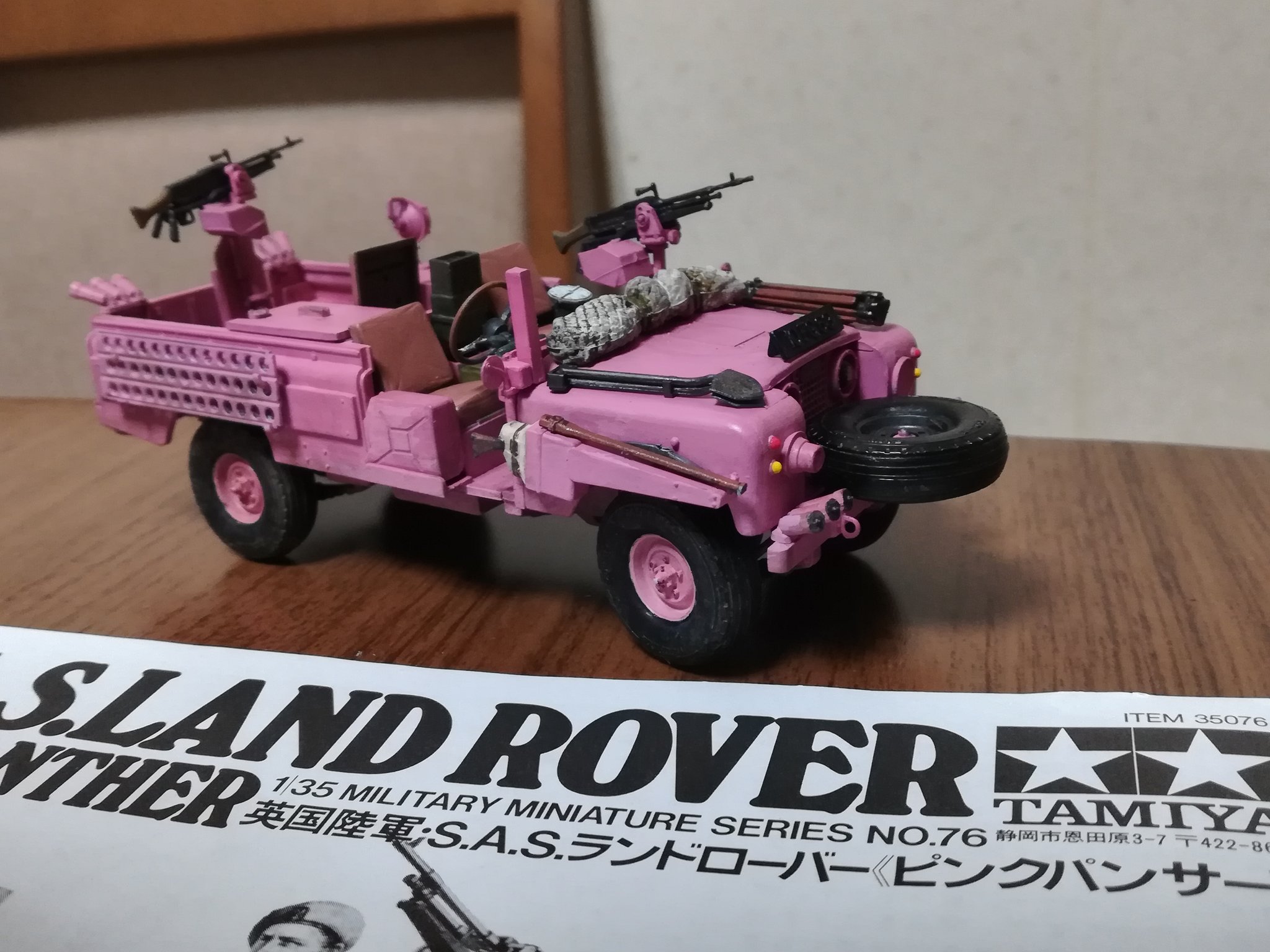 Twitter এ てけ 眼鏡っ子好き 装備品取り付け完了 ただし 後部に付ける畳んだ幌 みたいなパーツはあえて着けなかった リヤパネルのモールドが見えなくなるから あとは付属のドライバーフィギュアを塗装するだけ ルパン三世のopでは不二子ちゃんが運転してるからそれ