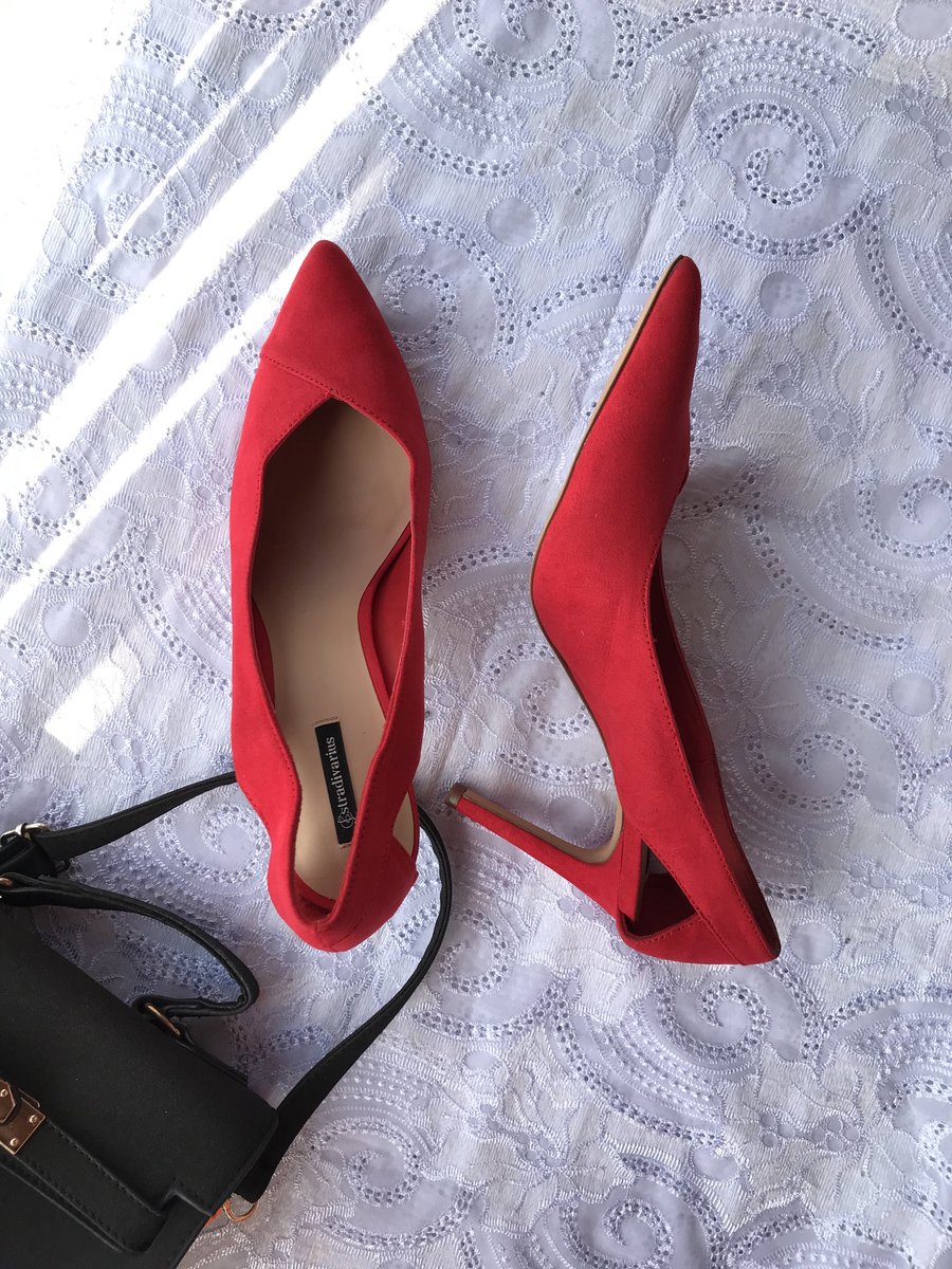 theluxe_wears's tweet photo. Last minute shopping isn't a terrible idea.
For shoes from sizes 38 to 41 please holla at me.
Your Christmas gift might just be coming from my side.
#LastDays2018 #RT #shoesaddict #Sales https://t.co/GXsSFEOCqm