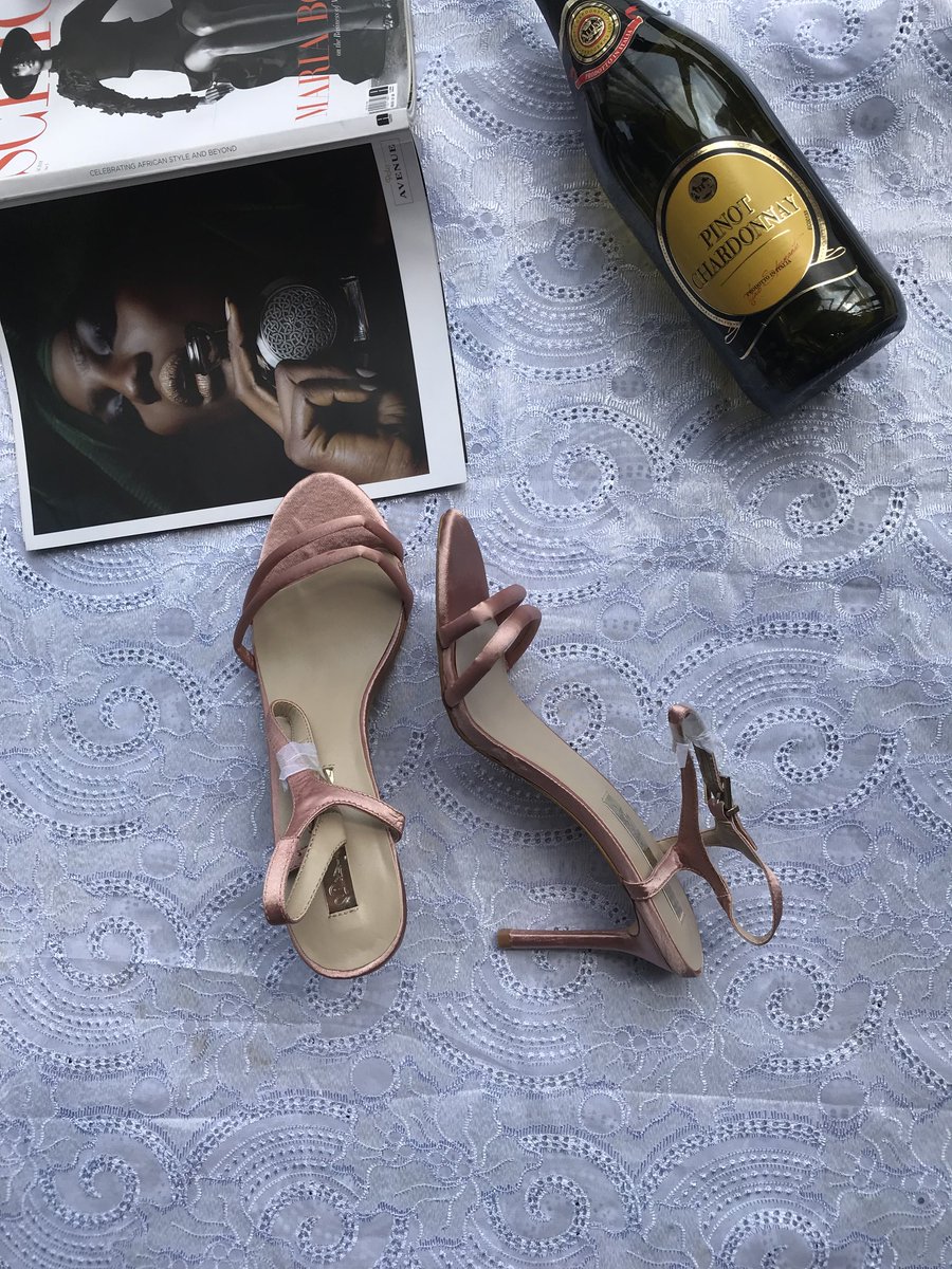 theluxe_wears's tweet photo. Last minute shopping isn't a terrible idea.
For shoes from sizes 38 to 41 please holla at me.
Your Christmas gift might just be coming from my side.
#LastDays2018 #RT #shoesaddict #Sales https://t.co/GXsSFEOCqm