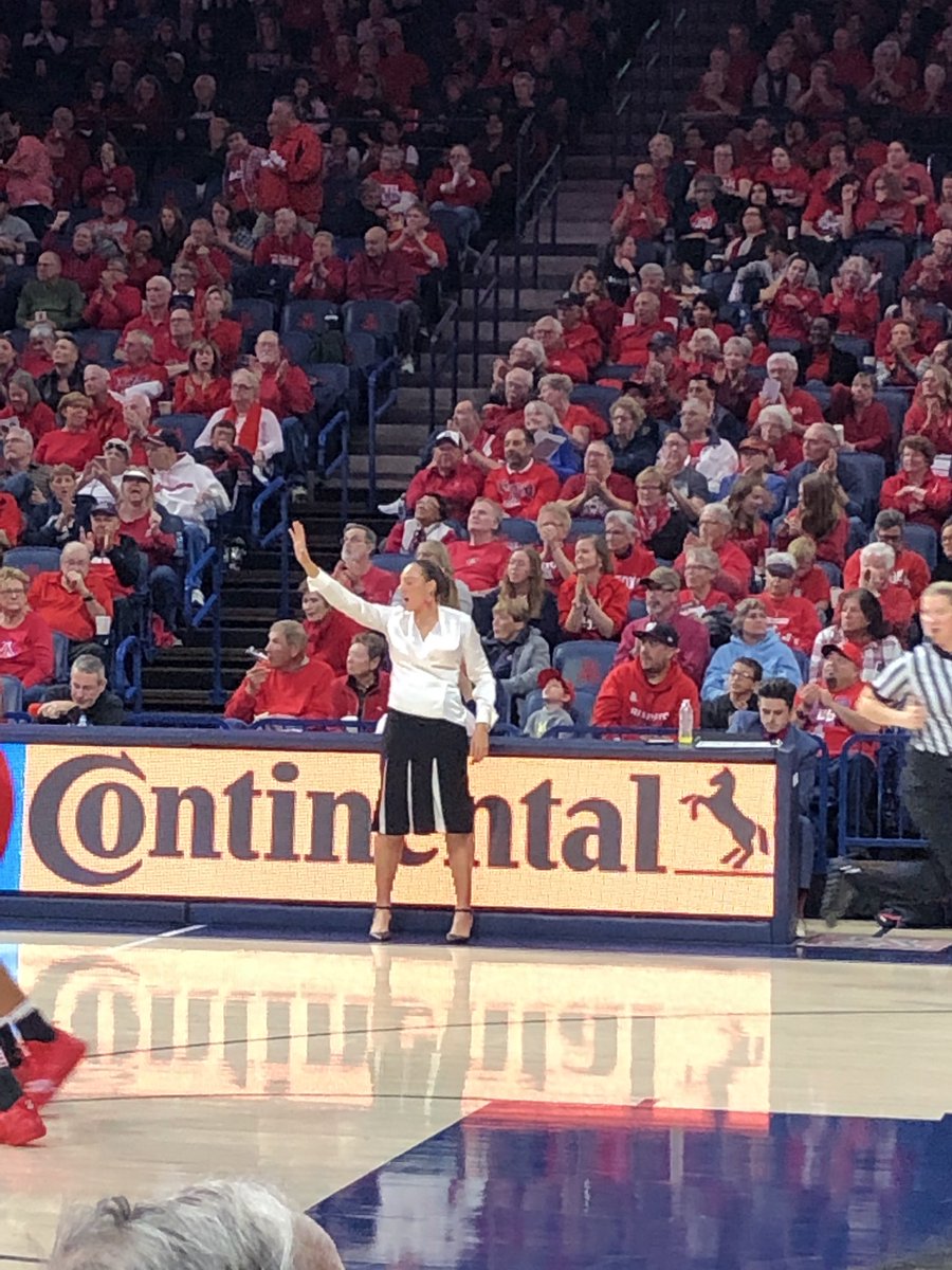 AvaDRed's tweet photo. Can we talk about how #AdiaBarnes looks like an actual amazon warrior princess?? @ArizonaWBB #queen #therealwonderwoman https://t.co/BtLRSRtemI